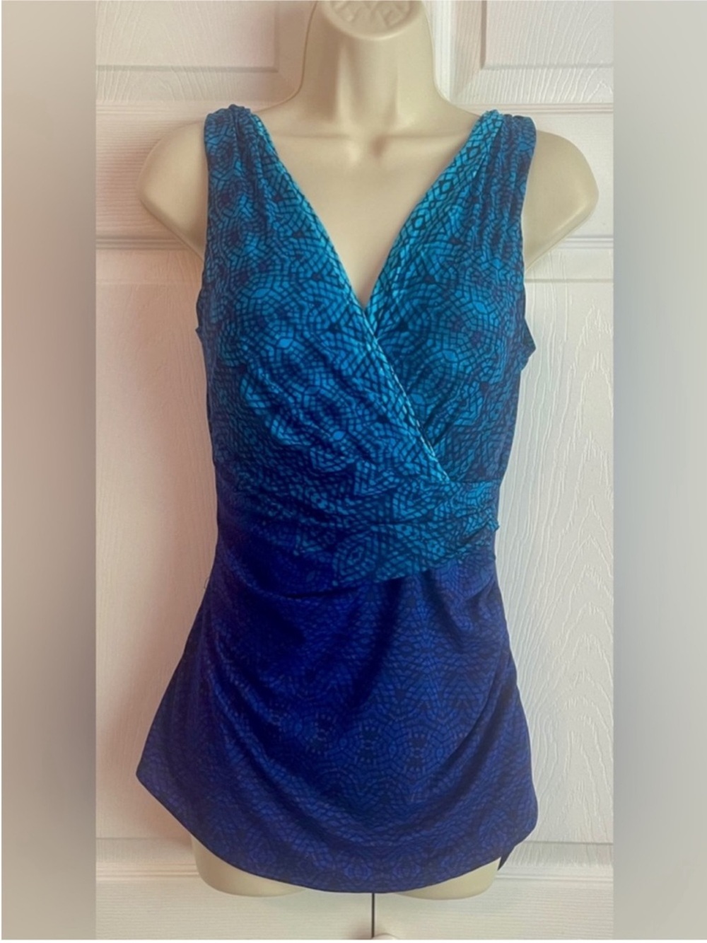 Lands’ End Women’s Blue V-Neck Skirted One Piece Bathing Suit Size 10 Long